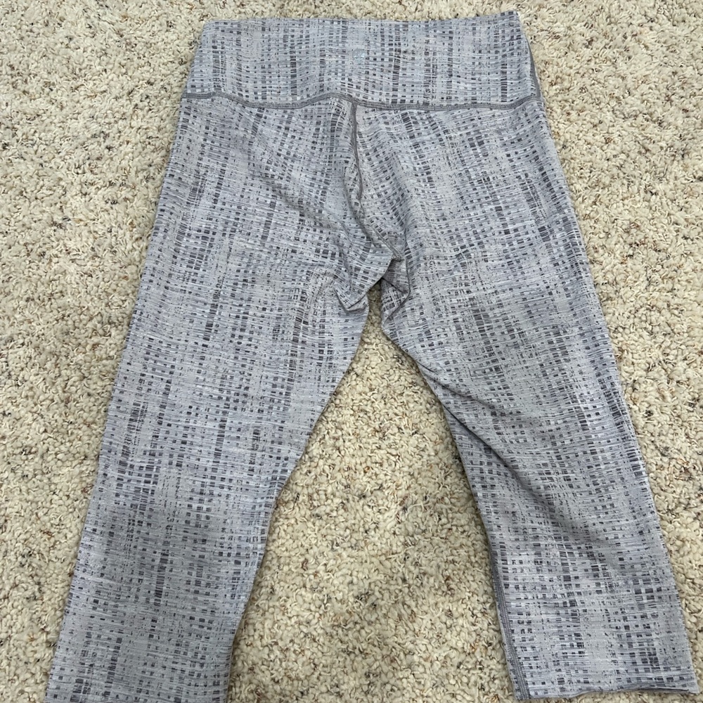 Lululemon size 10 cropped leggings